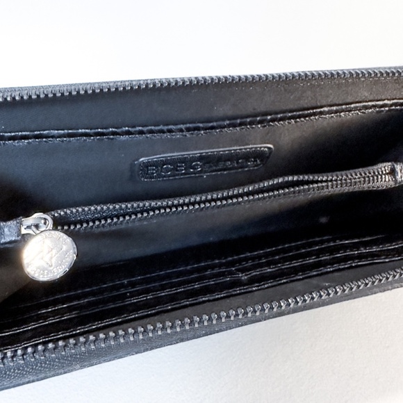 BCBGeneration Black Textured Wallet – Like New - Picture 4 of 6